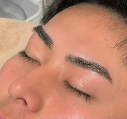 施術後の眉（ケース2）