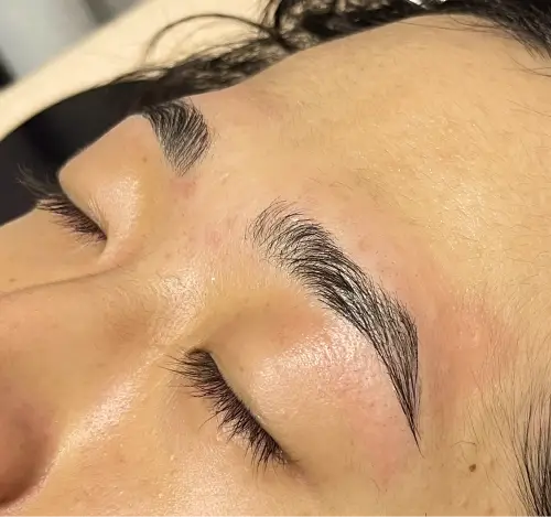 施術後の眉（ケース3）